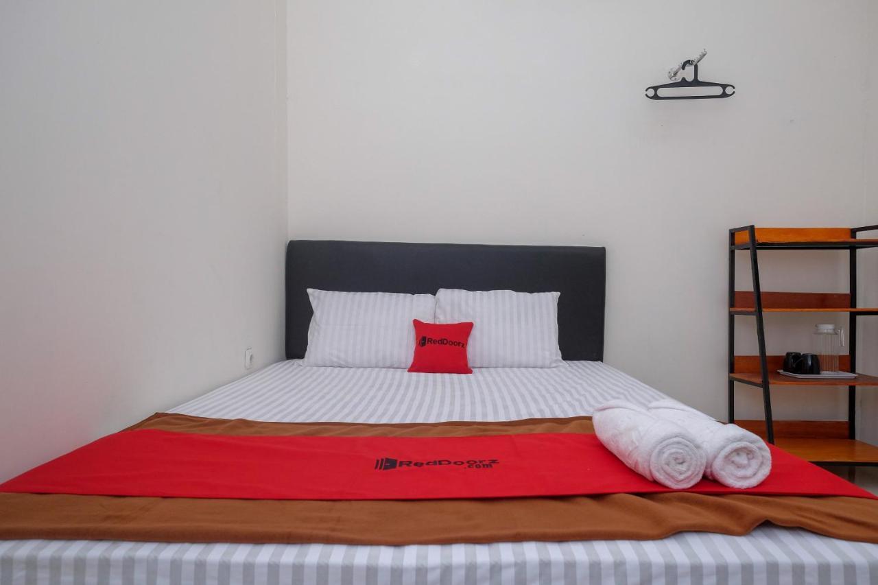 Reddoorz Near Alun Alun 2 Hotel