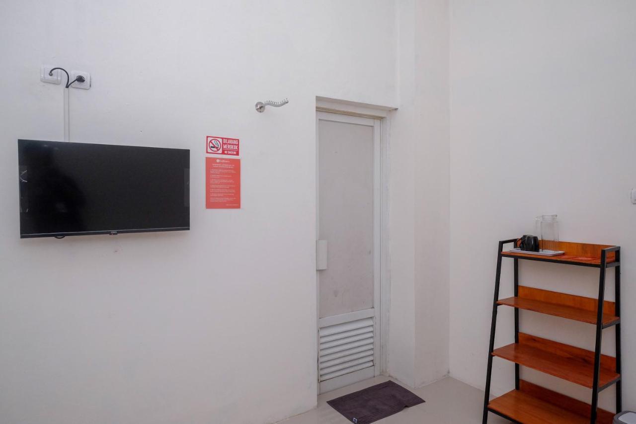Hotel Reddoorz Near Alun Alun 2